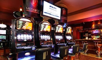 Machinines Megapot dans un casino photo